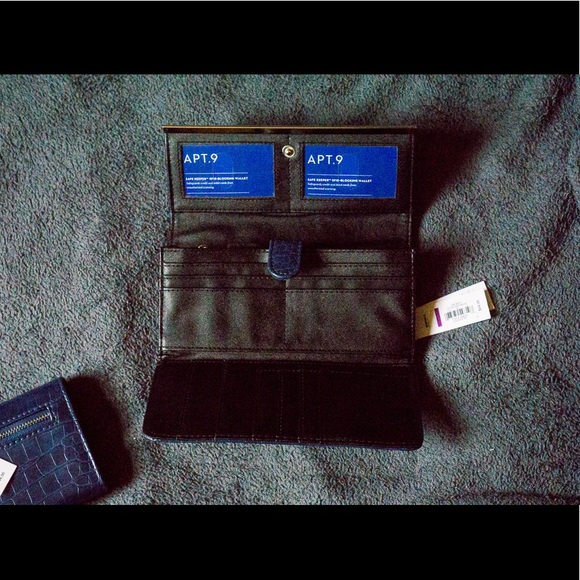 Apt 9 navy blue clutch wallet - Picture 5 of 8